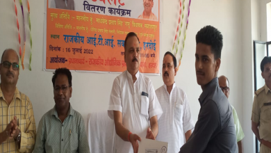 Photo of विधायक ने आईटीआई सवायजपुर में छात्र-छात्राओं को टैबलेट वितरित किये