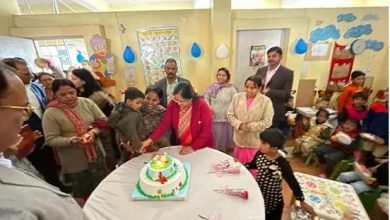 Photo of लखनऊ: मंत्री बेबी रानी मौर्य ने आंगनबाड़ी केंद्र में मनाया बेटे का जन्मदिन…