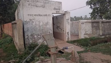Photo of Hardoi : अनदेखी के चलते बदहाल हुआ नगर का सार्वजनिक शौचालय।