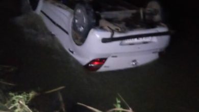 Photo of खतरनाक मोड़: वाहरपुर अहनैया नदी में गिरी दौड़ती लग्जरी कार