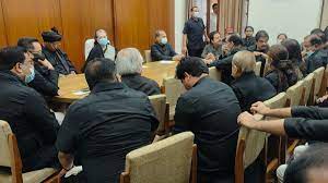 Photo of ब्लैक ड्रेस प्रोटेस्ट: राहुल की सांसदी जाने पर संग्राम, विपक्ष के नेता काले रंग के कपड़े पहनकर पहुंचे संसद