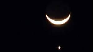 Photo of चंद्रमा ने शुक्र संग बनाई जोड़ी, तस्वीरें वायरल