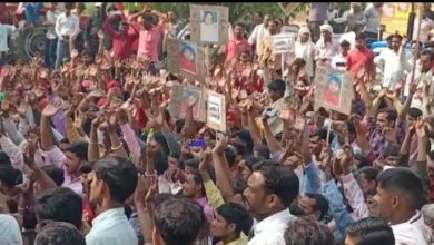 Photo of कार्यवाही की मांग को लेकर ग्रामीणों ने किया प्रदर्शन