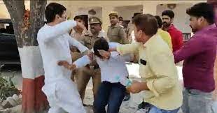 Photo of MLA राकेश प्रताप सिंह ने BJP नेता की जमकर की पिटाई, वीडियो वायरल