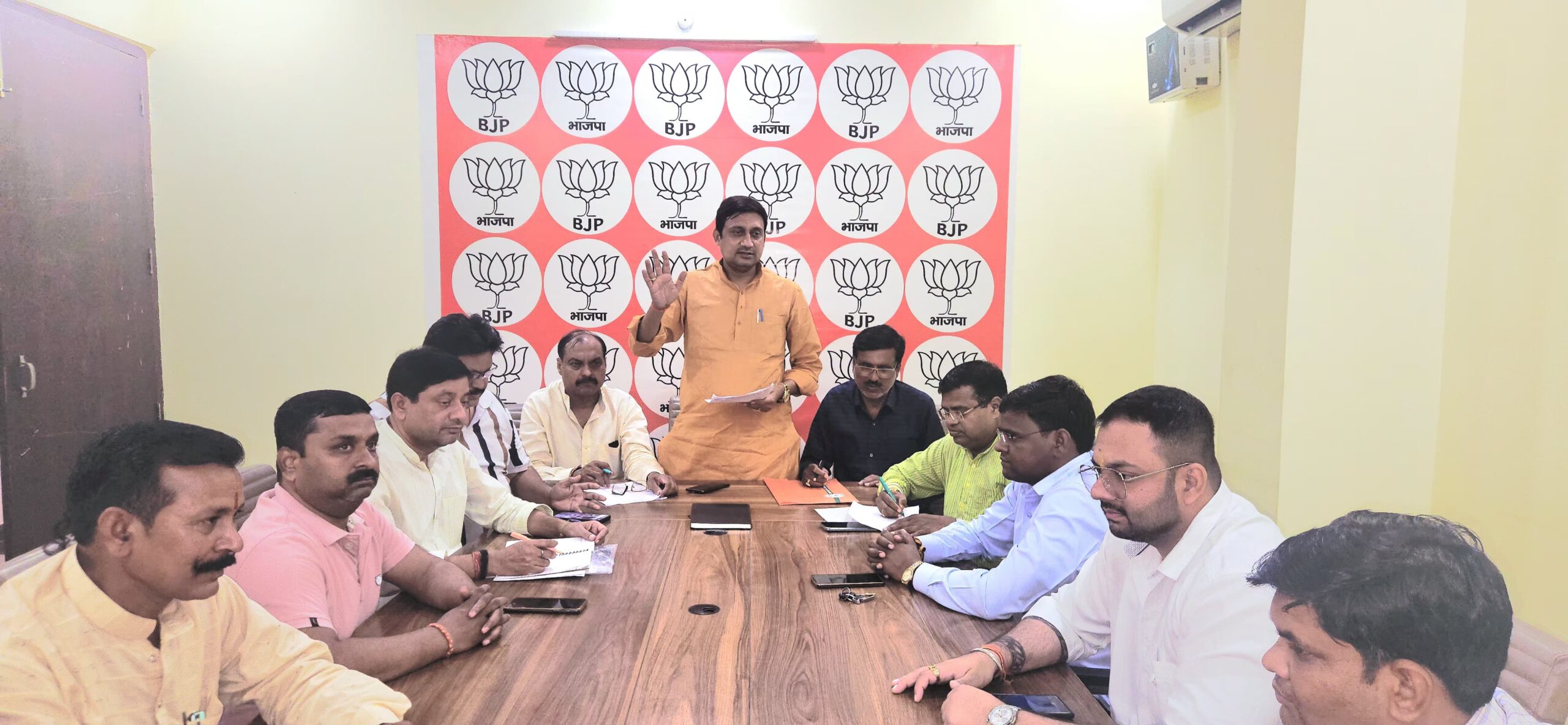 भारतीय जनता पार्टी के जिलाध्यक्ष हरीश गंगवार
