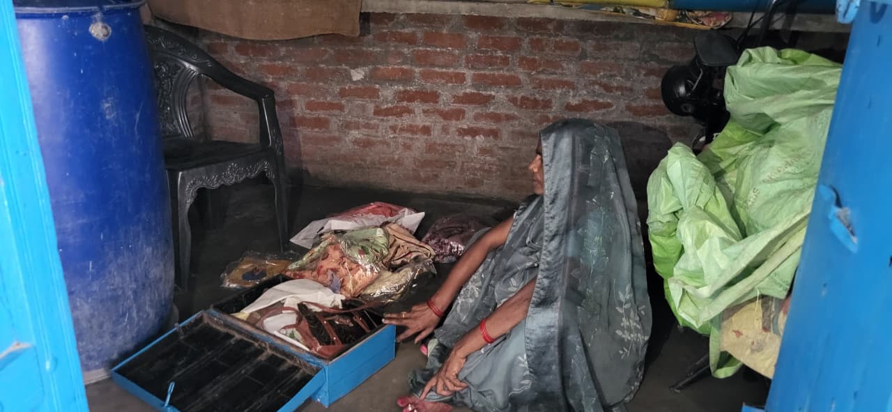 घर में लाखों की चोरी
