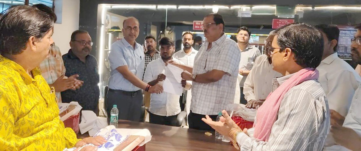 दीपावली पर मिट्टी के दीपक जलाएं