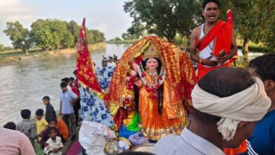 देवी प्रतिमा विसर्जन