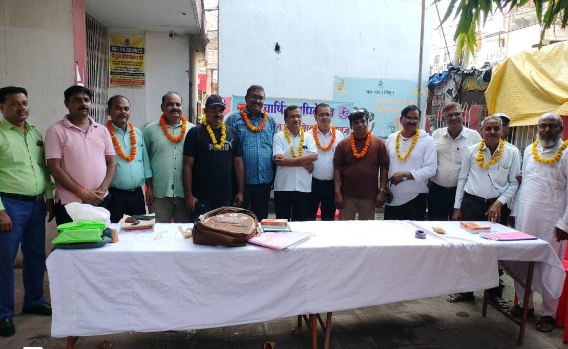 पोस्टल इम्प्लाइज