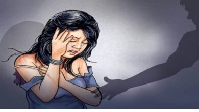 प्रेमिका पहुंचीं प्रेमी