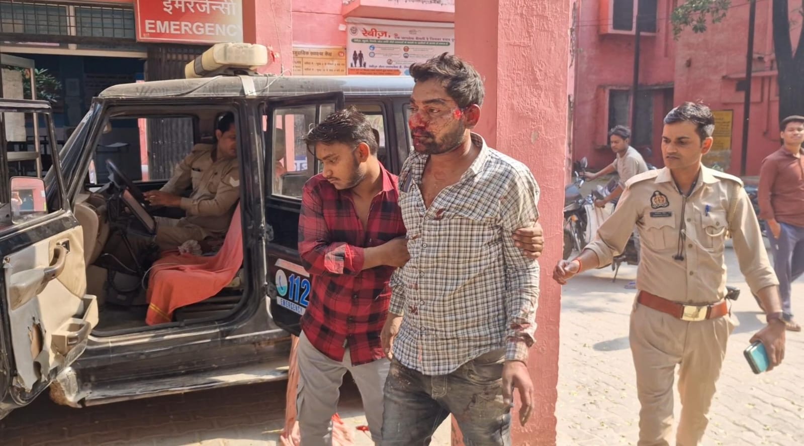 मार्ग दुर्घटनाओं में दो युवक हुए घायल