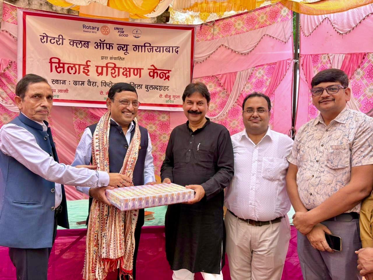 मुख्य अतिथि रोटेरियन संजय अग्रवाल