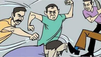 दबंगों ने घर में घुसकर परिवार को पीटा, महिला की हालत नाजुक
