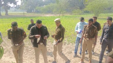 खेत में पड़ा मिला अधेड़ का शव, क्षेत्र में बढ़ रही अपराध की घटनाओं से ग्रामीणों में दहशत