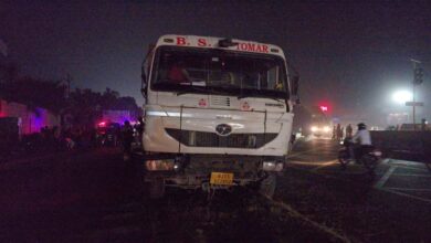 ट्रेलर ने कई वाहनों में मारी टक्कर