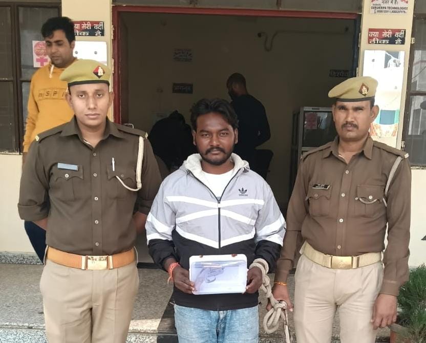 पुलिस ने तमंचा