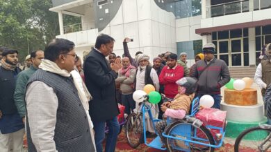 51 दिव्यांग जनों को मोटराइज्ड ट्रा