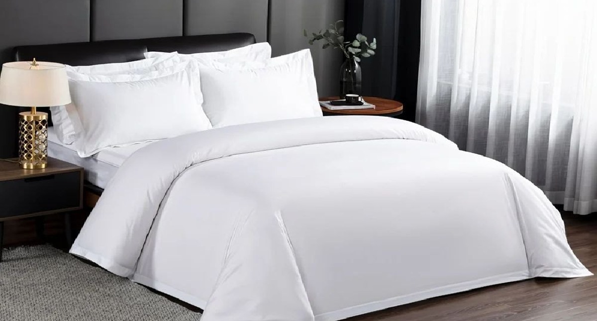 why hotel bedsheet white in colour