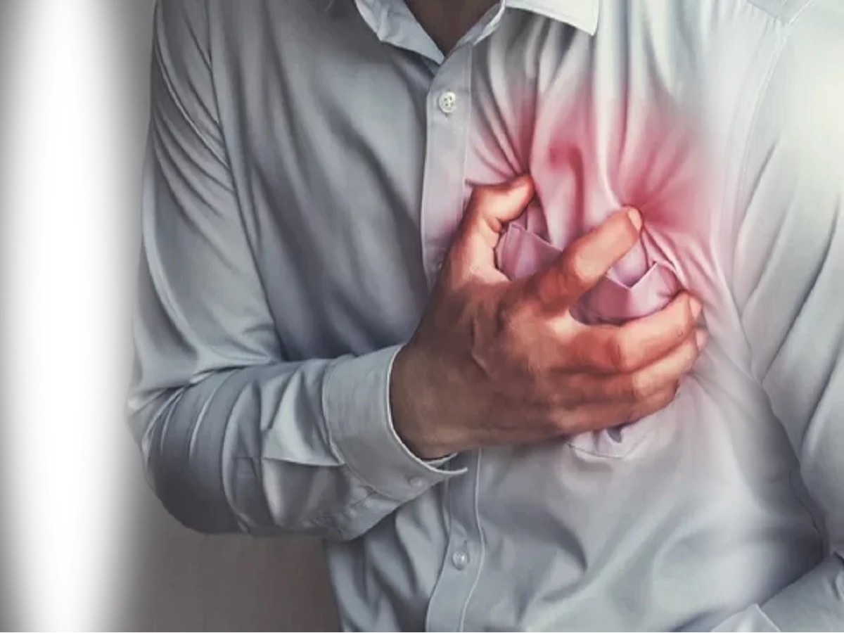 Left arm pain, heart attack cause