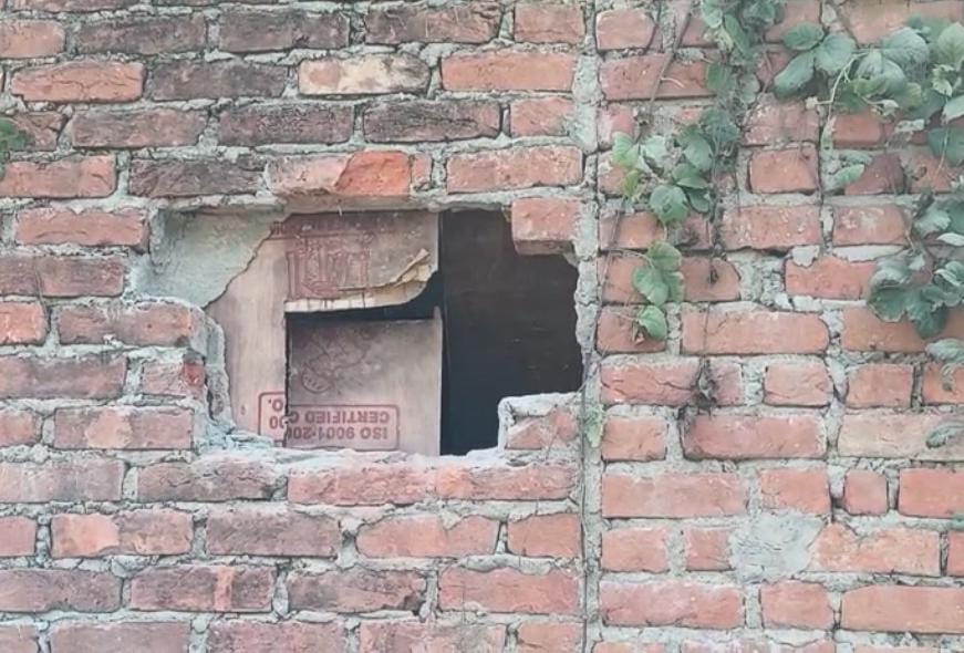 अंग्रेजी शराब की दुकान में हुई चोरी
