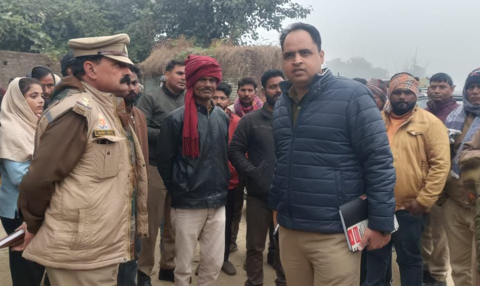 जसवंतनगर, इटावा, असम राज्य, प्राइवेट कंस्ट्रक्शन कंपनी, सड़क हादसा, युवक की मौत, थानाध्यक्ष कमल भाटी, पुलिस बल, मृतक का नाम, बृजेश कुमार, ड्रैगन कंस्ट्रक्शन कंपनी, सुपरवाइजर, पोस्टमार्टम, हवाई मार्ग से शव लाना