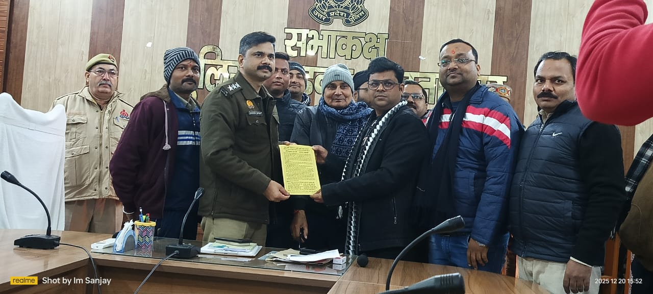 किराना व्यापार मंडल के लोगों ने अतिक्रमण को लेकर नगर सीईओ सिटी को सौंपा ज्ञापन