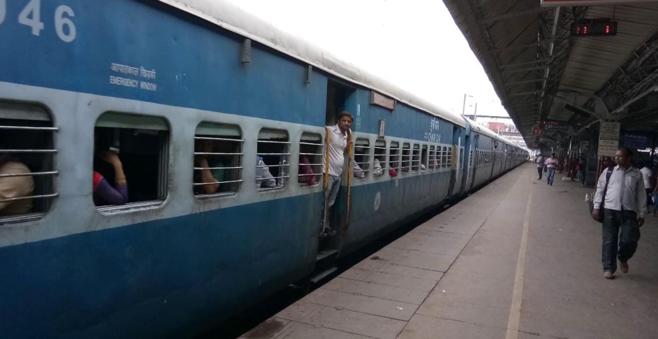 गोमती ट्रेन