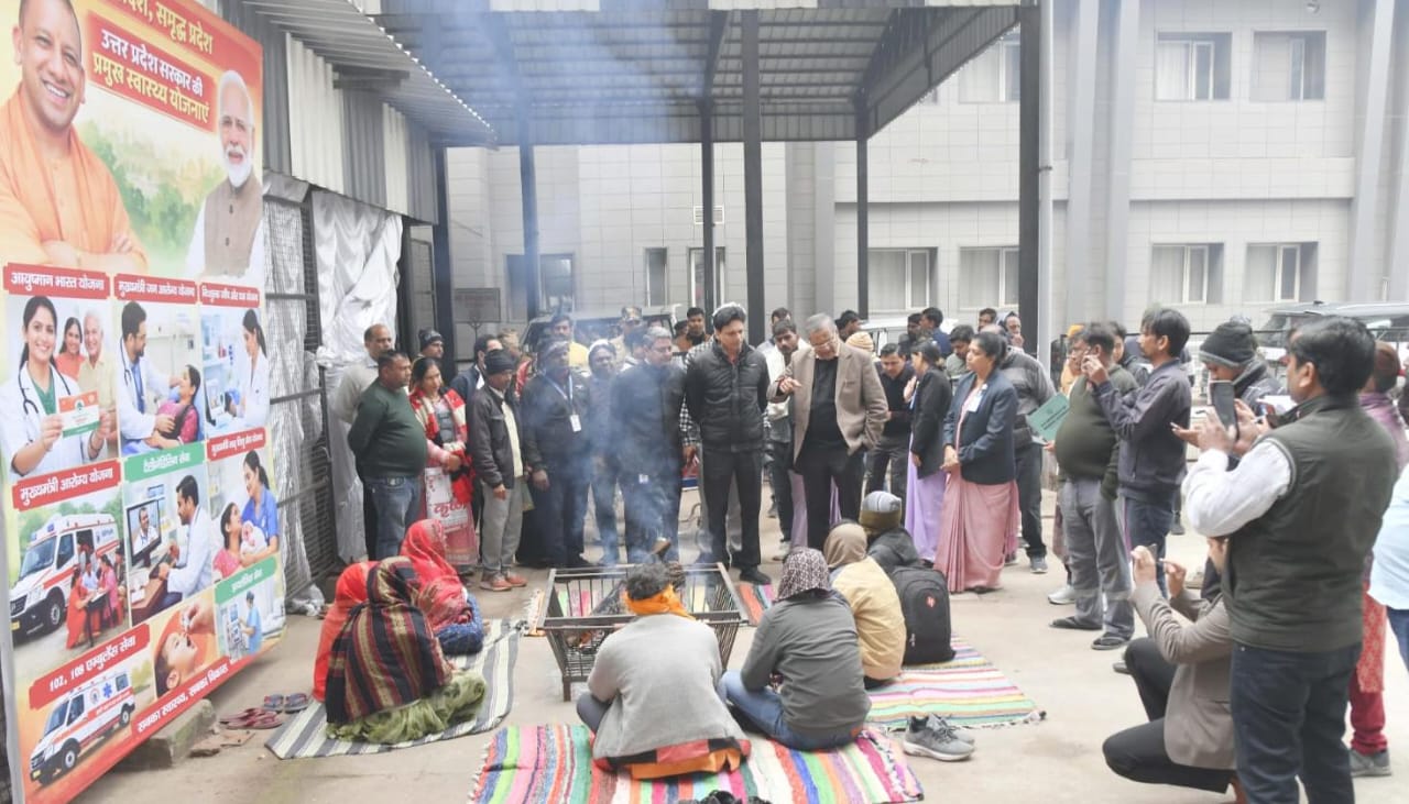 ठंड में भी मानवता का सहारा बना यूपीयूएमएस