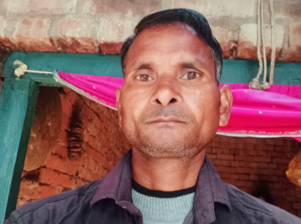 जसवंतनगर, इटावा, कोहरा, सड़क हादसा, यादराम, सुमित कुमार, महेवा, तेरहवीं कार्यक्रम, मोटरसाइकिल, चार पहिया वाहन, टक्कर, गंभीर घायल, जसवंतनगर सामुदायिक चिकित्सालय, सैफई मेडिकल कॉलेज, यादराम की मौत, सुमित कुमार की चोटें, परिवार, कोहराम, पत्नी सीमा, तीन पुत्र, तीन पुत्रियां, पुलिस जांच, शोक का माहौल