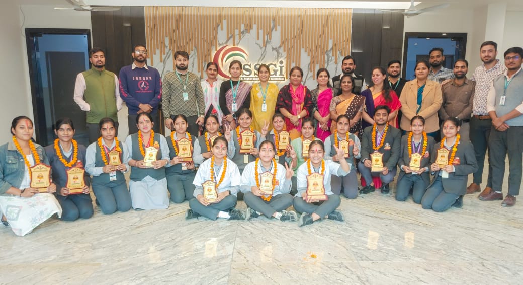 नर्सिंग एंड पैरामेडिकल छात्र-छात्राएं रहीं अव्वल