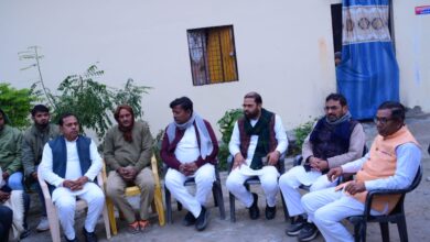 बीएलए की मौत पर परिजनों से मिलने पहुँचा सपा प्रतिनिधि मंडल