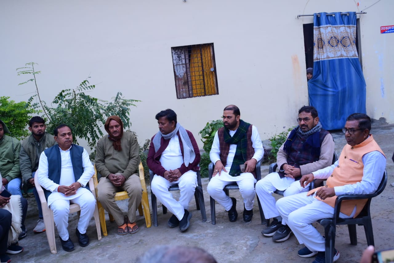 बीएलए की मौत पर परिजनों से मिलने पहुँचा सपा प्रतिनिधि मंडल