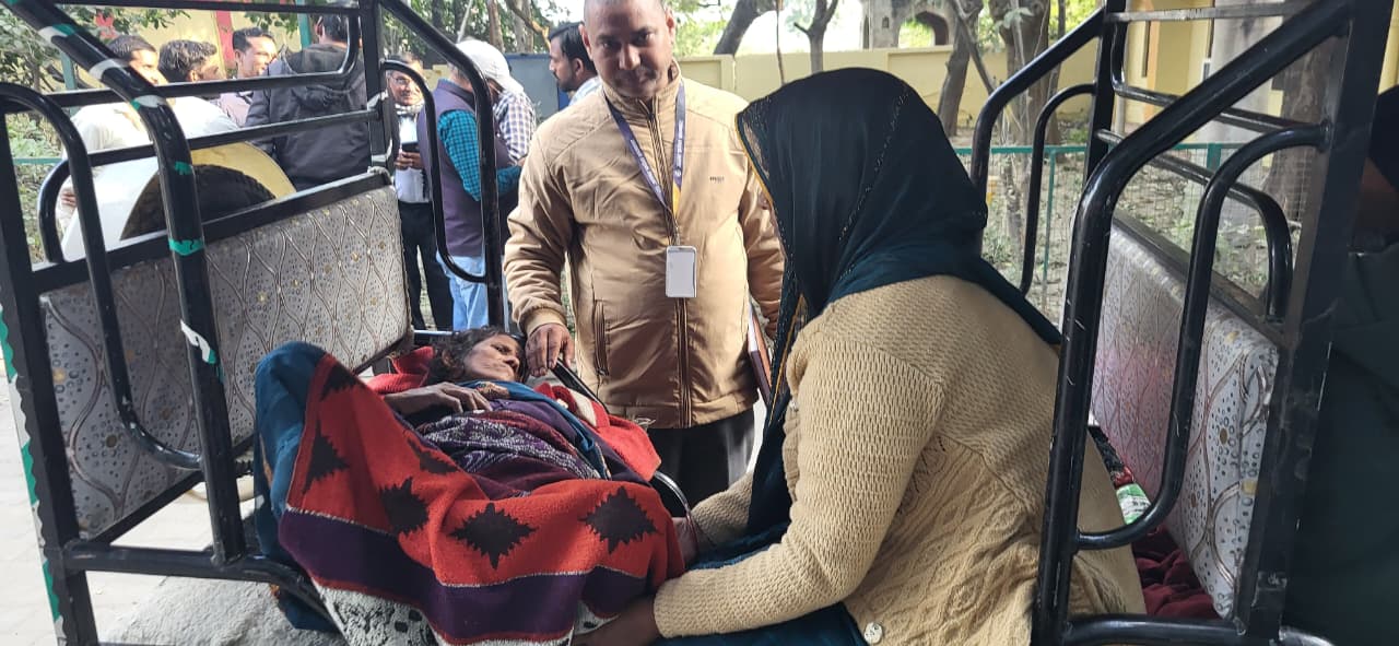 सीढ़ियों से फिसली महिला हुई घायल