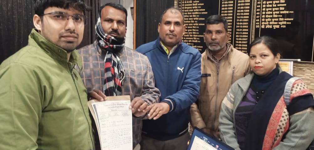 स्थानांतरण/ समायोजन के संबंध में प्राथमिक शिक्षा मित्र संघ ने सौंपा ज्ञापन