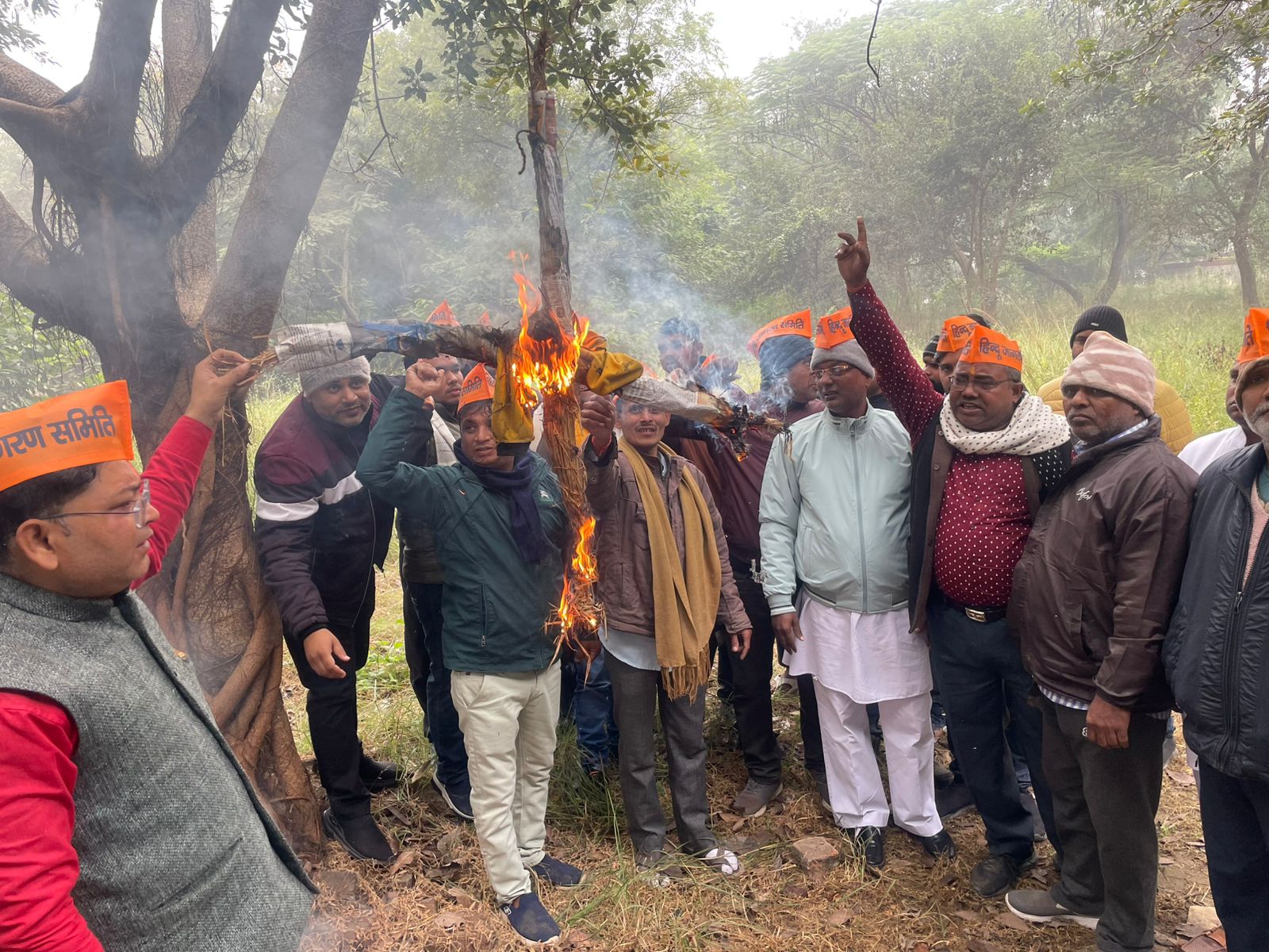 बांग्लादेश में हिंदू असुरक्षित, मऊ में यूनुस सरकार के खिलाफ उबाल