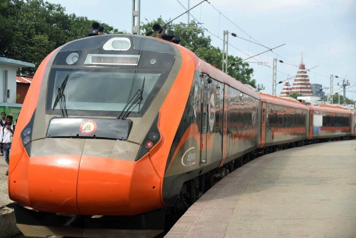 प्रीमियम ट्रेन वंदे भारत एक्सप्रेस