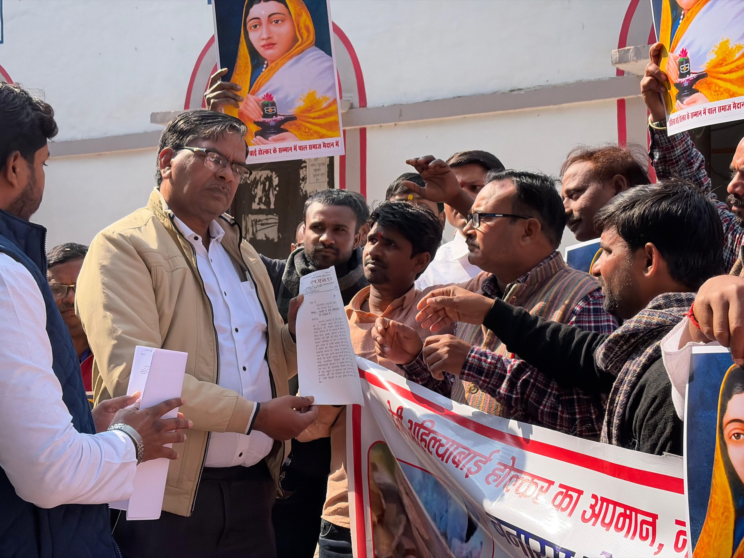 पुनः ससम्मान स्थापित