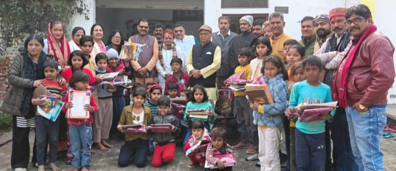 रमेश ने छात्रों के साथ मनाया 58 वाँ जन्मदिन