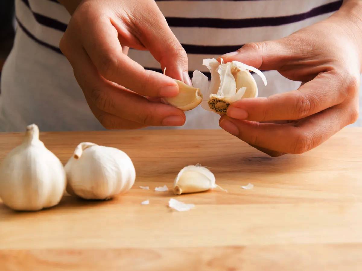 Garlic peel trick