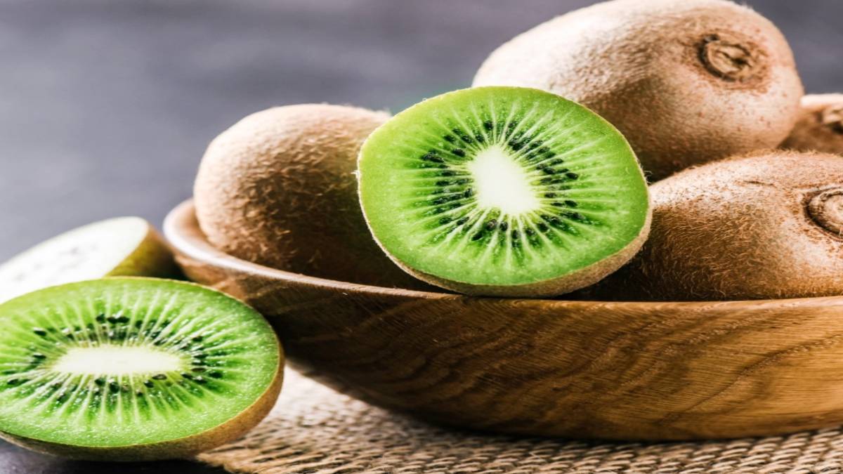 kiwi benefits in hindi