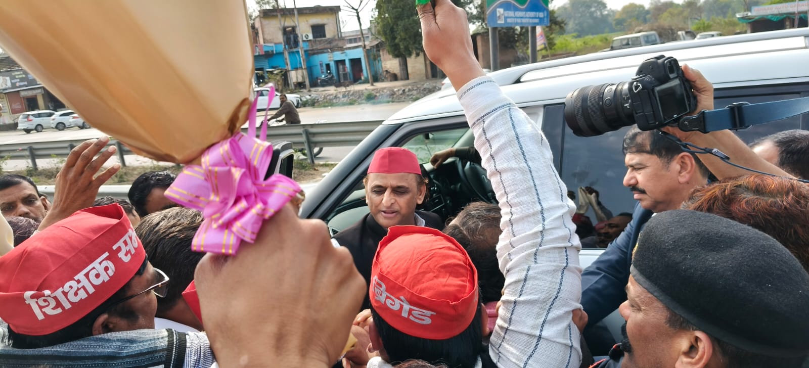 अखिलेश यादव
