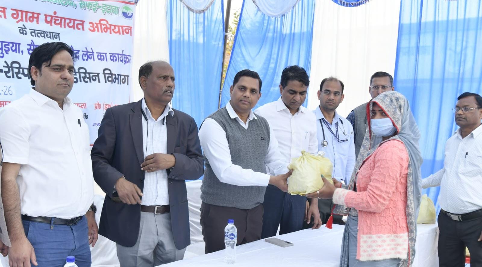 क्षय रोगियों को वितरण हुईं पोषण पोटली