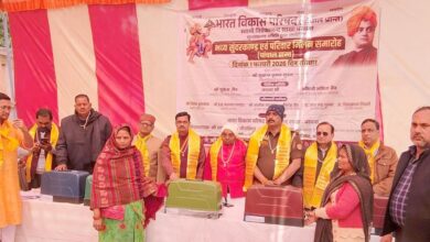गरीब असहाय पांच महिलाओं को मिली सिलाई मशीनें