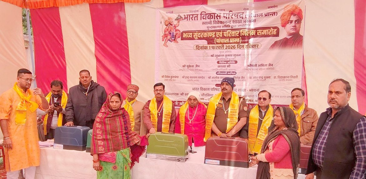 गरीब असहाय पांच महिलाओं को मिली सिलाई मशीनें