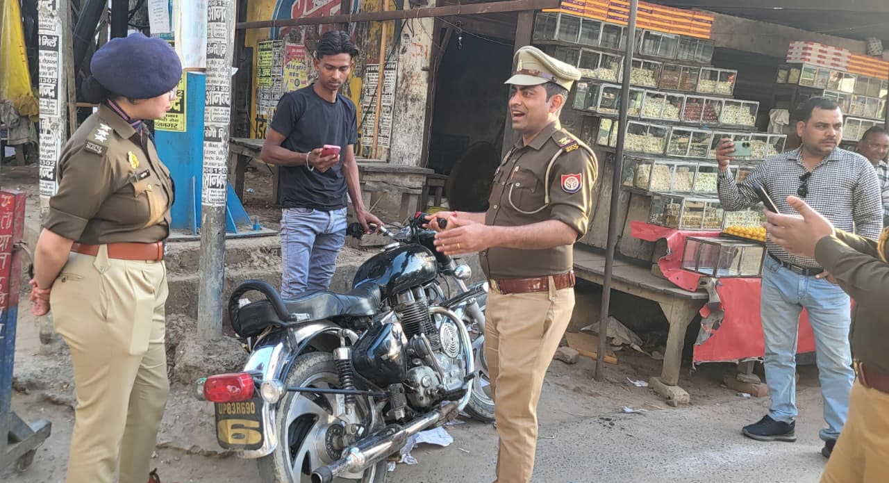 दो दर्जन वाहनों का चालान