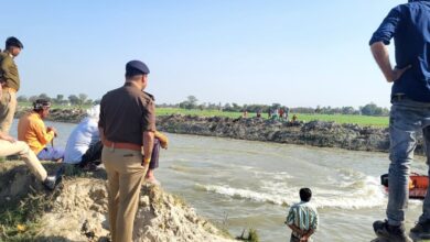 नहर किनारे