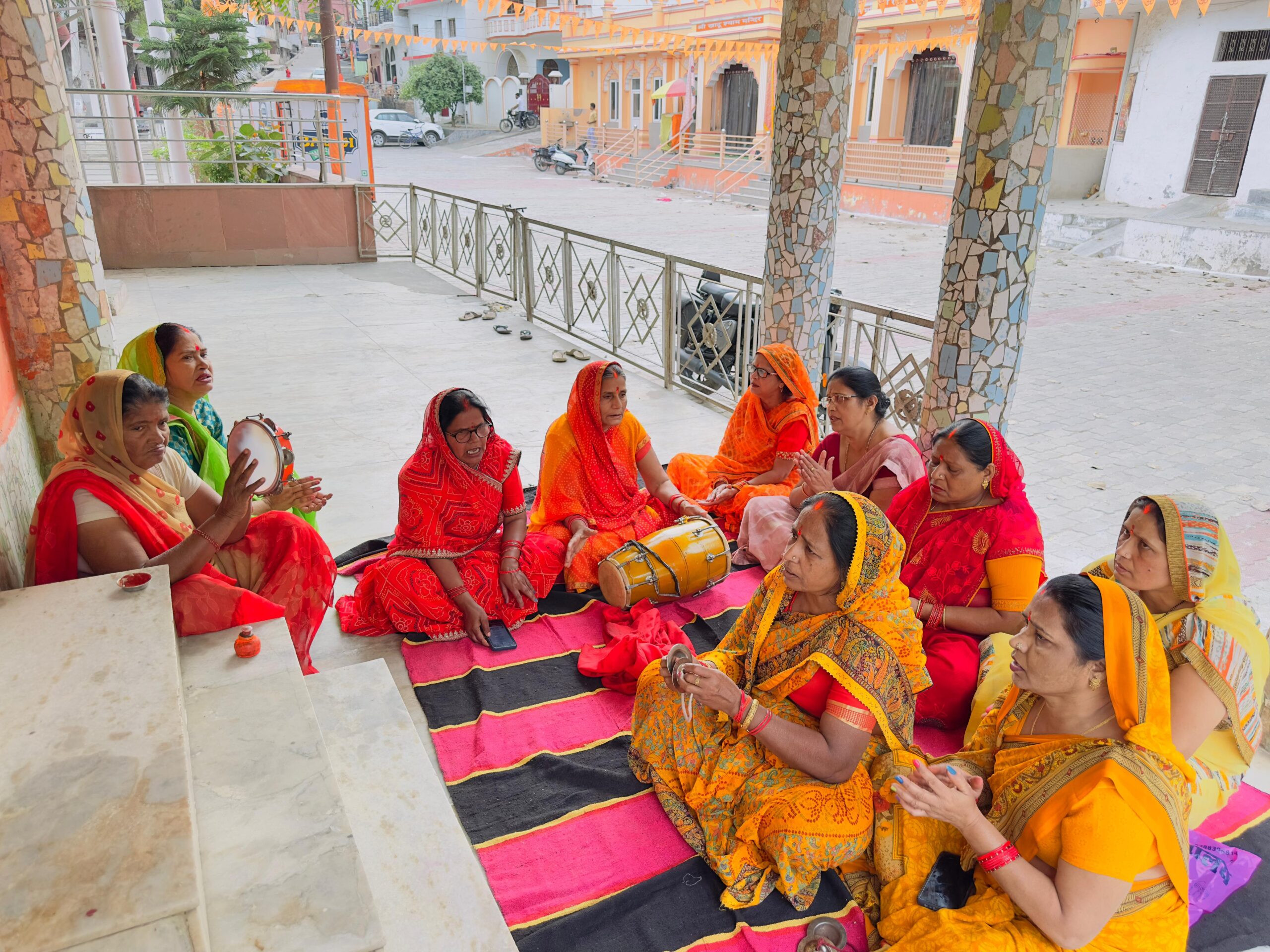 अवध में जन्मे देखो प्रभु राम, जयकारों से गूंजा सीता कुंड धाम