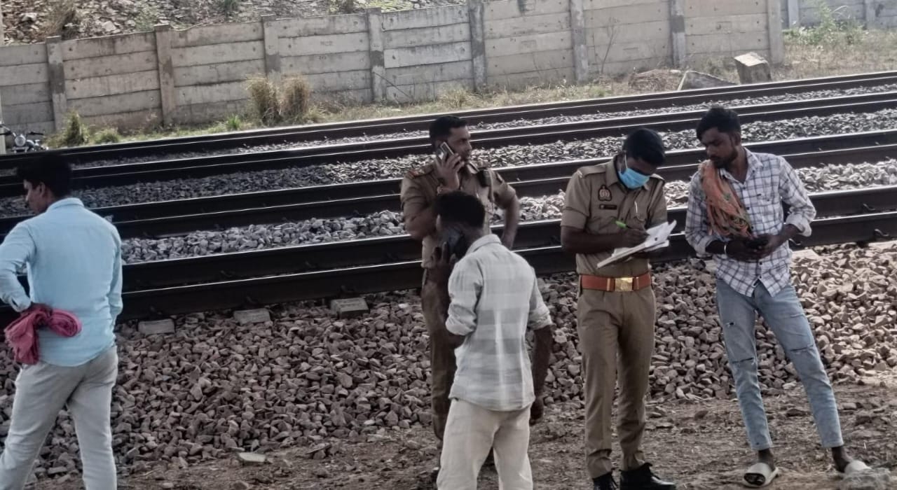 ट्रेन के आगे कूदकर युवक ने की आत्महत्या
