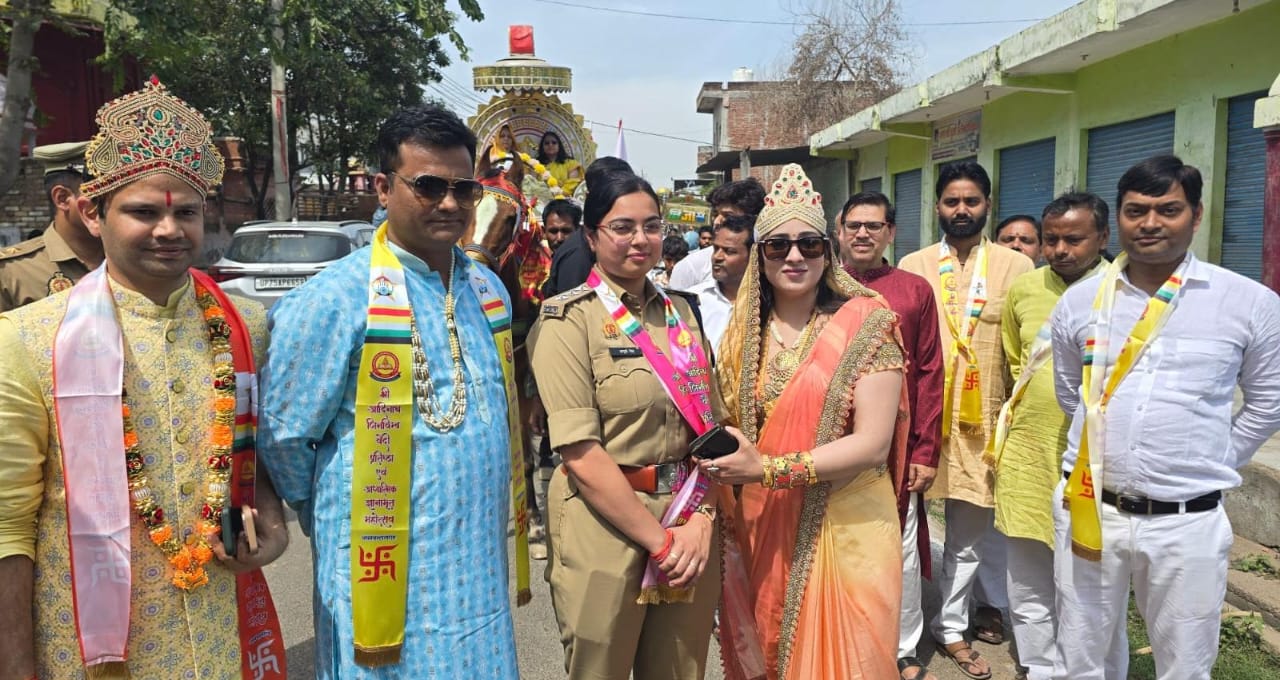 धूमधाम से निकली ऋषभदे