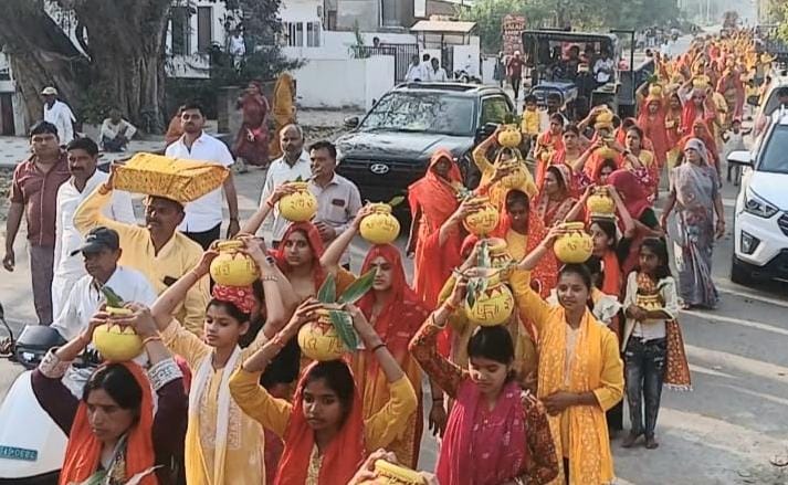 मंगल कलश यात्रा के साथ रामकथा शुरू